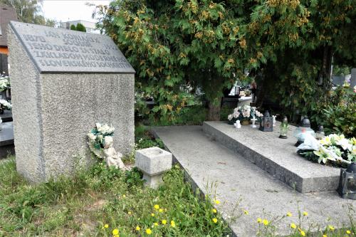 Trnava, pomník a&nbsp;hrob Jána Koniareka