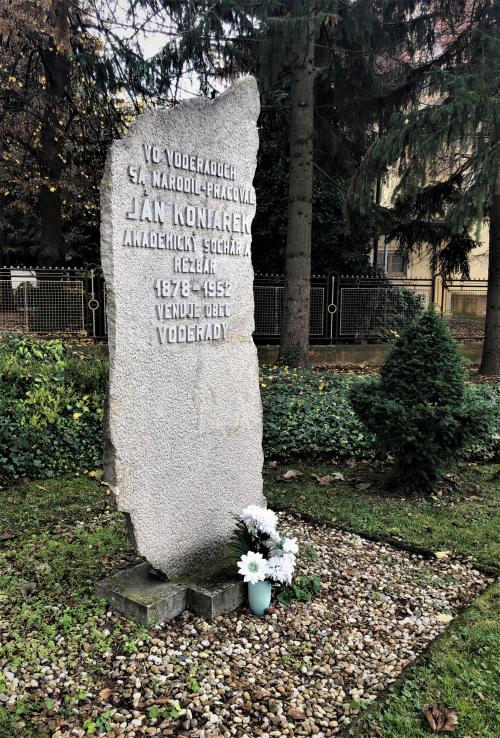 Voderady, pamätník Jánovi Koniarekovi