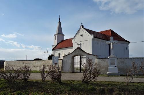 Filiálny kostol sv. Petra a Pavla v Cíferi , časti Pác